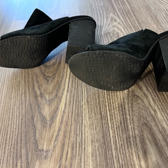 Size 4 Black Sewed Block Heel Slides - Picture 6 of 16